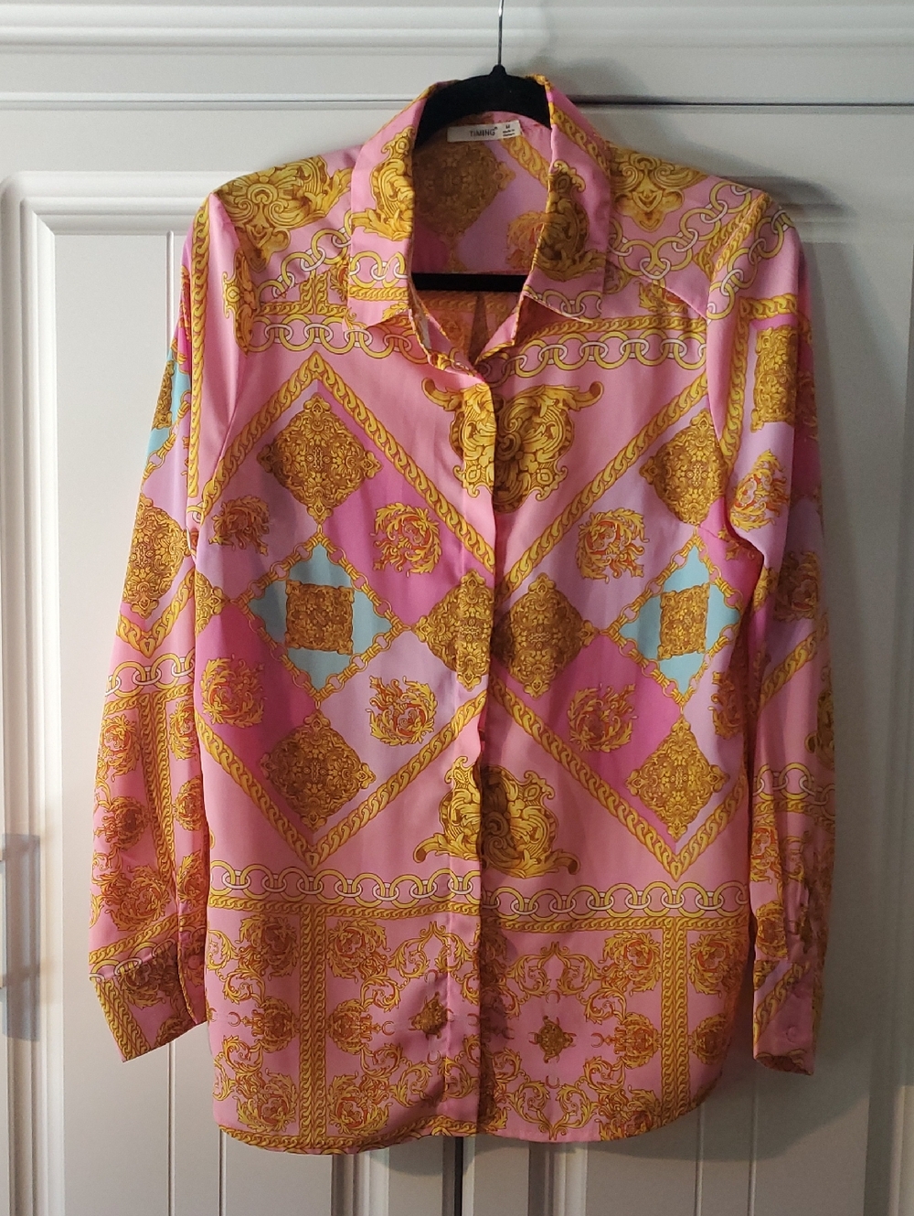 Timing Pink Top with Gold Baroque Chain Motif